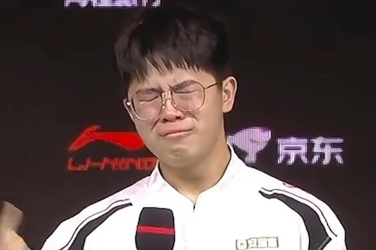 LMHT: Tuyển thủ LPL bật khóc vì đã lâu rồi mới thắng được một trận