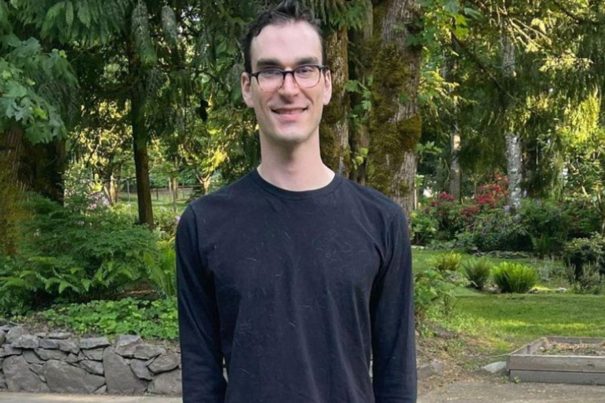 Con trai của nhà sáng lập Playboy mở tài khoản OnlyFans để... kiếm tiền mua thẻ bài Pokemon