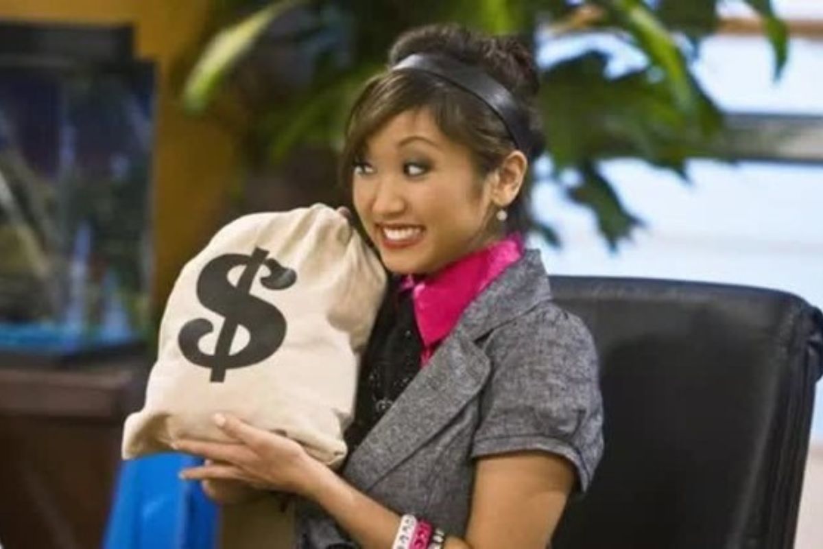 London Tipton và những hình ảnh Flex nổi tiếng của phú bà Disney!