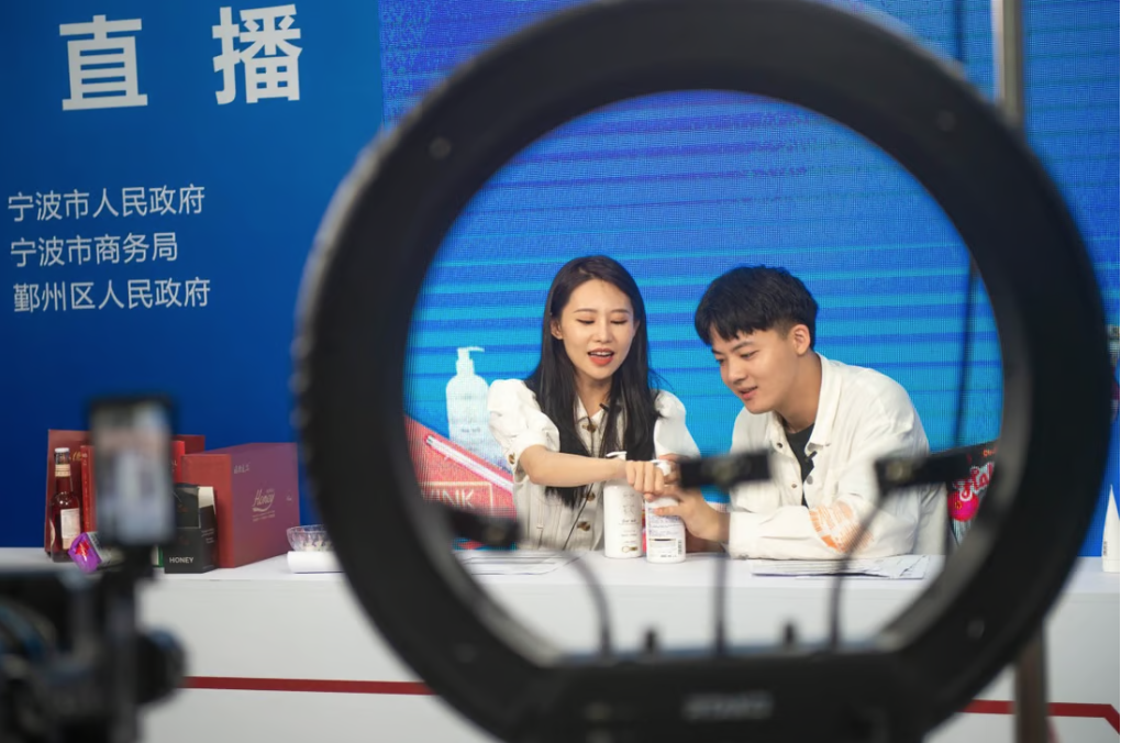Sự trỗi dậy của người ảo hỗ trợ AI trong thị trường livestream bán hàng tại Trung Quốc