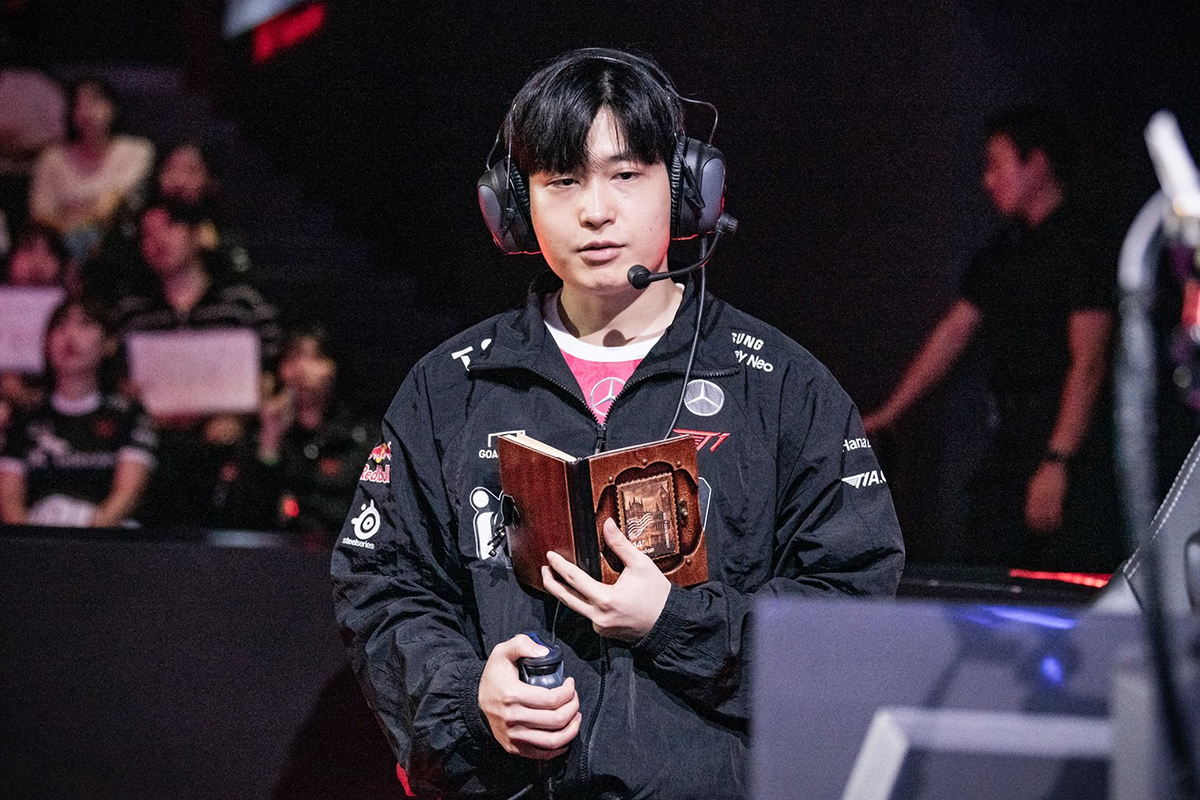 LMHT: HLV của T1 cho biết cổ tay Faker vẫn chưa hoàn toàn bình phục, phải mua trang bị bằng tay trái trong Xếp hạng