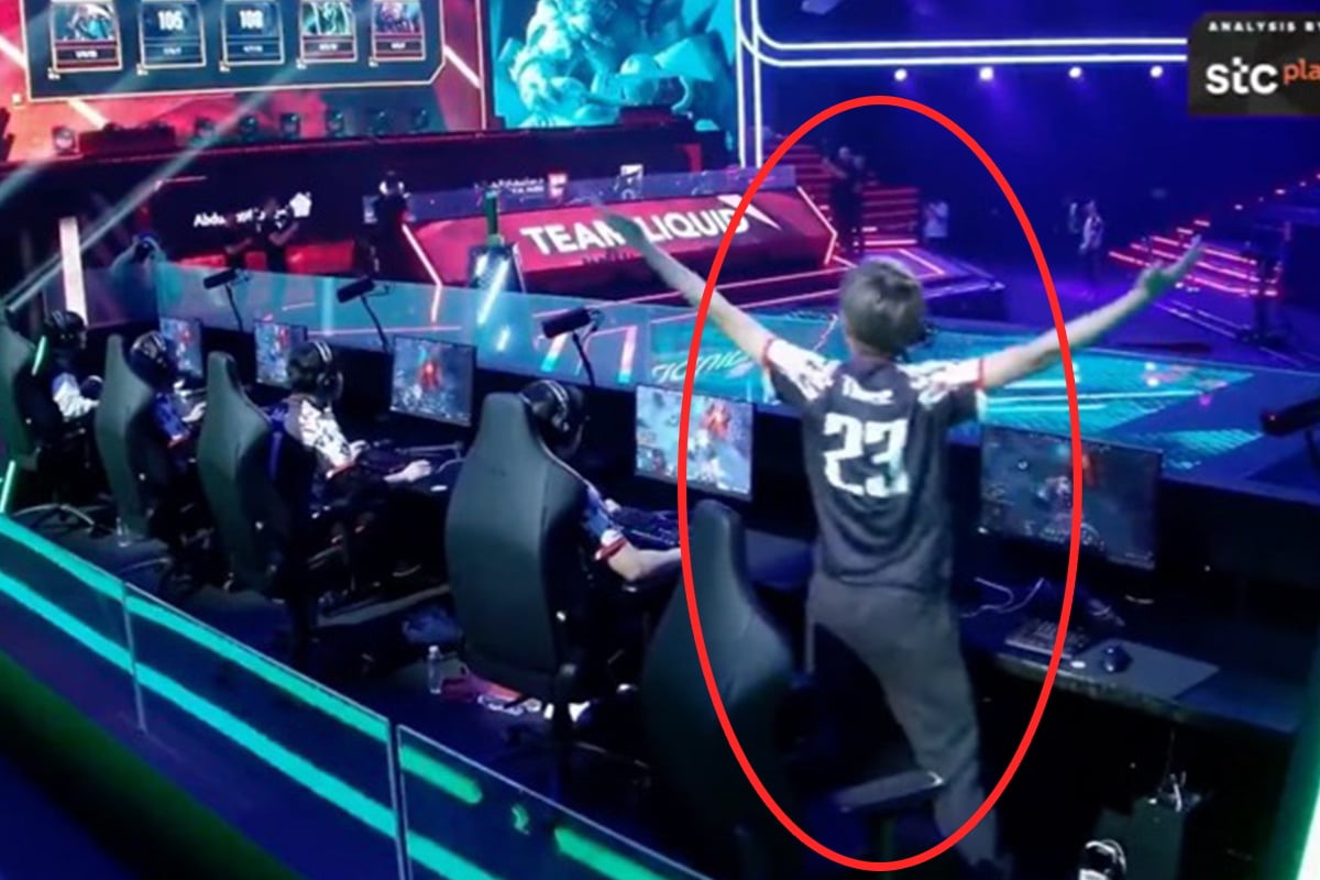 Tuyển thủ DOTA 2 ăn mừng sớm để rồi bị lội ngược dòng một cách không thể nào muối mặt hơn