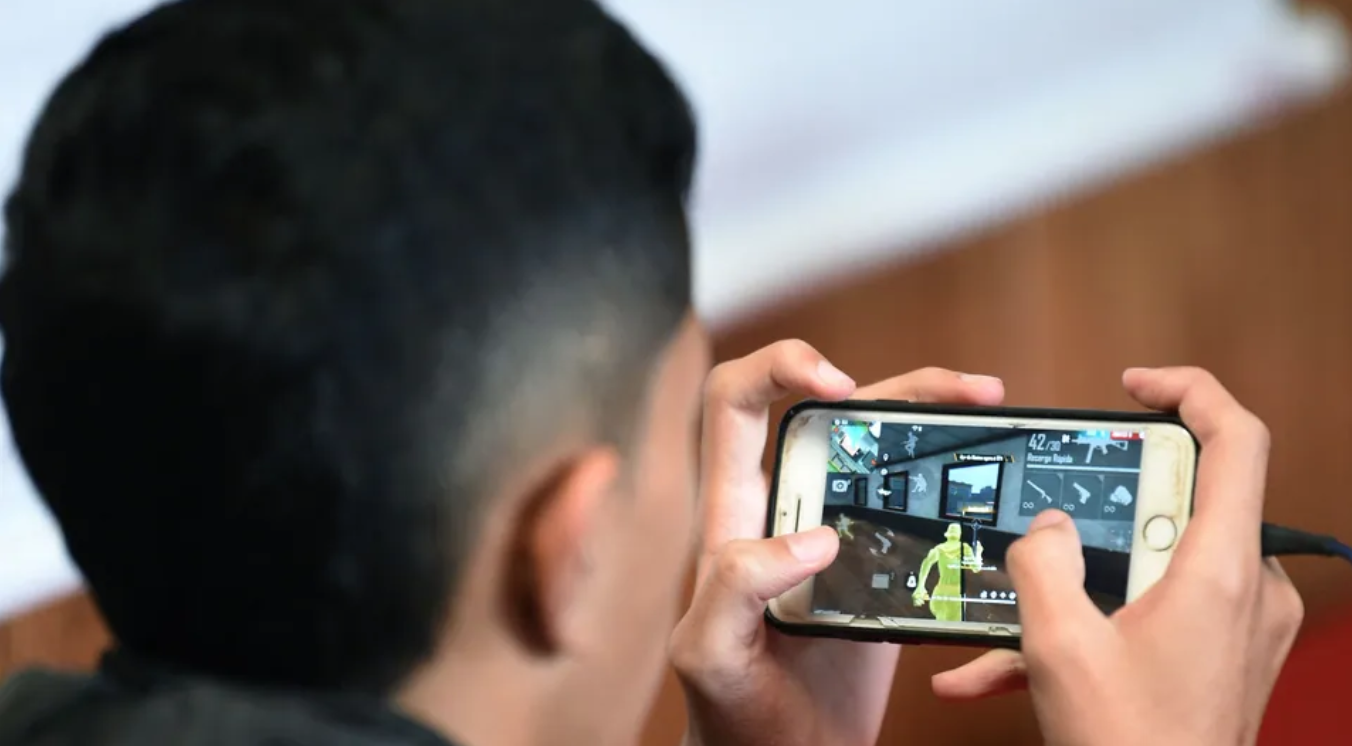 Trung Quốc cấm trẻ dưới 18 tuổi sử dụng điện thoại hơn 2 giờ mỗi ngày