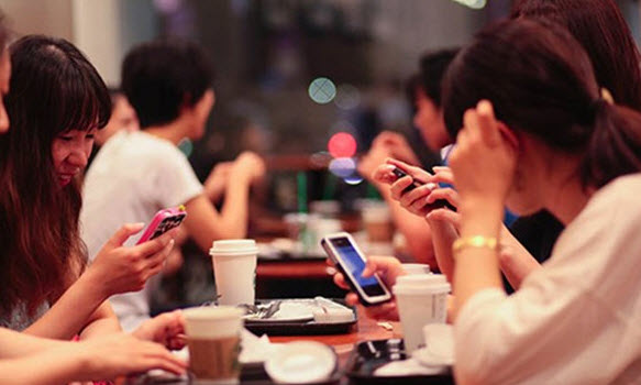 Nghiên cứu mới cho thấy lướt Facebook nhiều không gây hại, ngược lại còn hạnh phúc