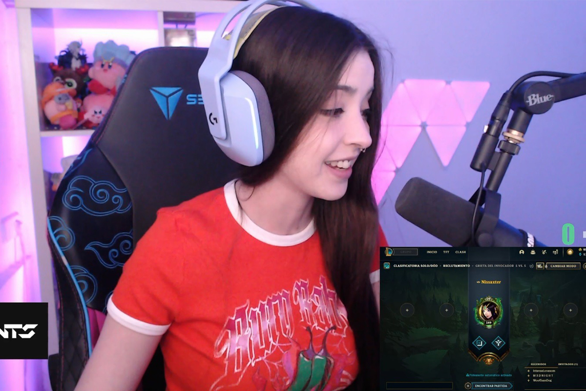 LMHT: Nữ streamer uất ức đến khóc vì bị đồng đội liên tục phá game