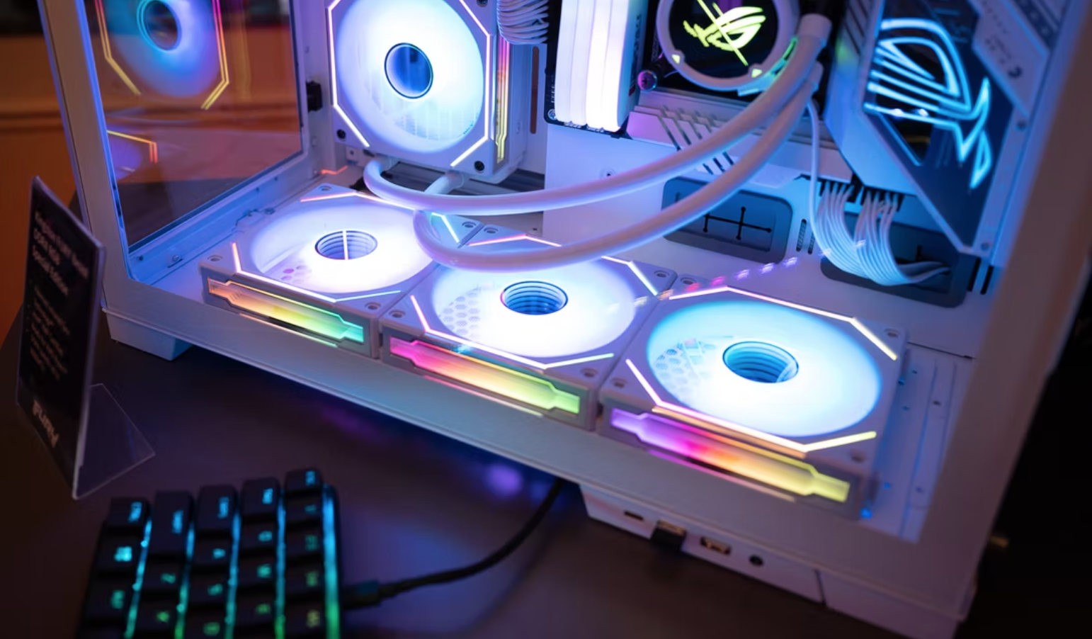 7 lý do bạn nên cân nhắc thiết lập hệ thống RGB cho góc gaming của mình