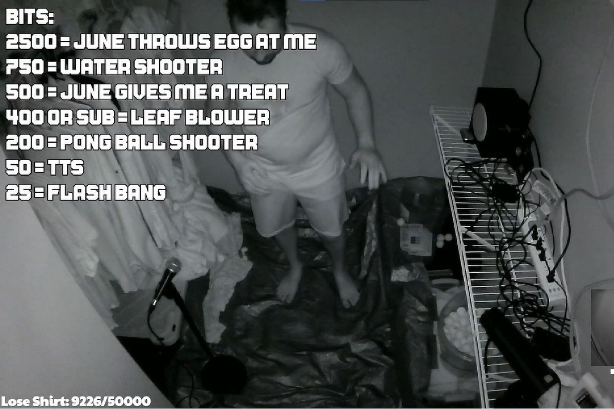 Nam streamer tự đặt ra thử thách hành hạ bản thân trong 3 ngày bằng cách trốn vào tủ quần áo