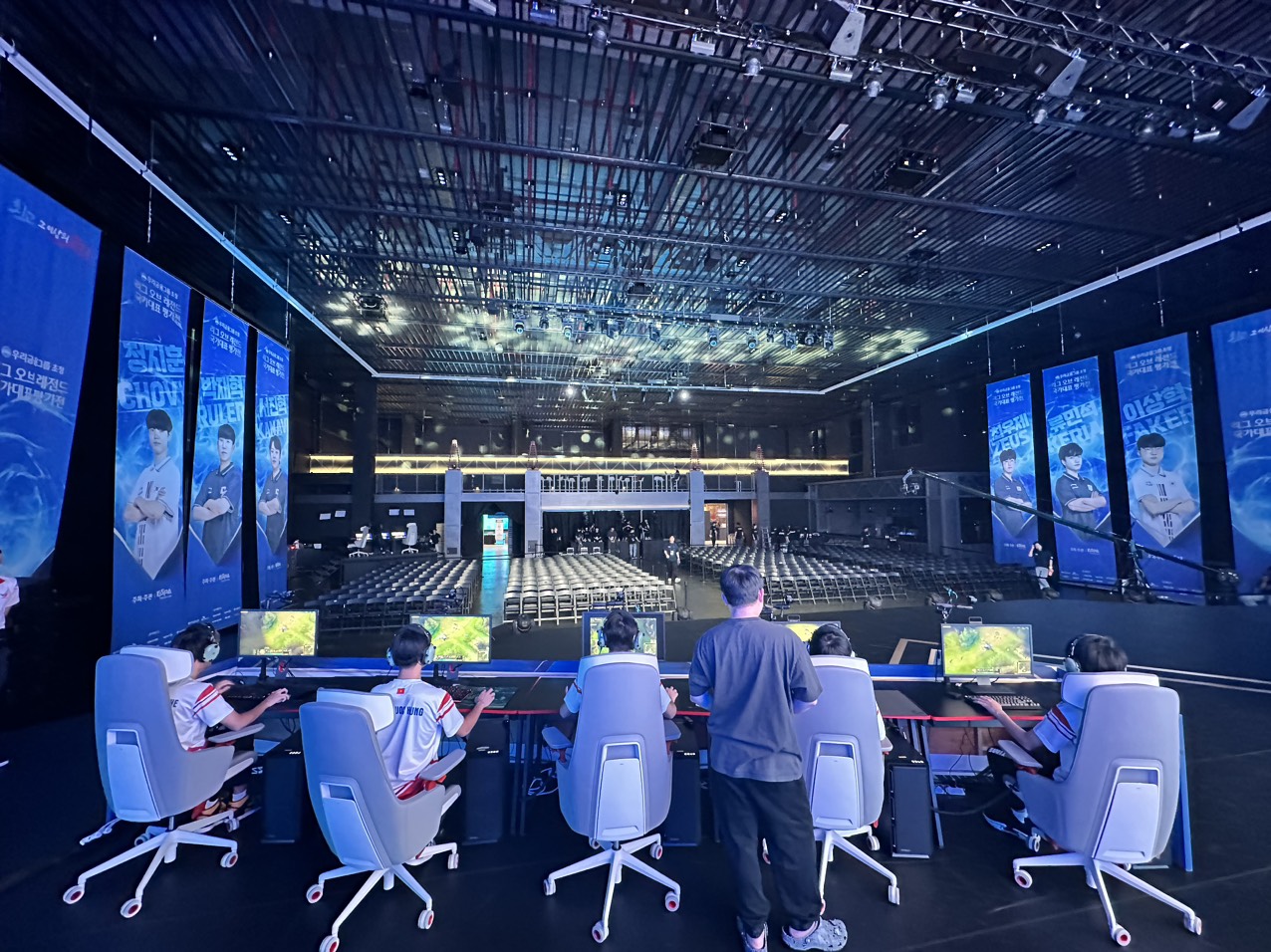 Những hình ảnh mới nhất của ĐTQG Liên Minh Huyền Thoại Việt Nam trong trận giao hữu với Hàn Quốc