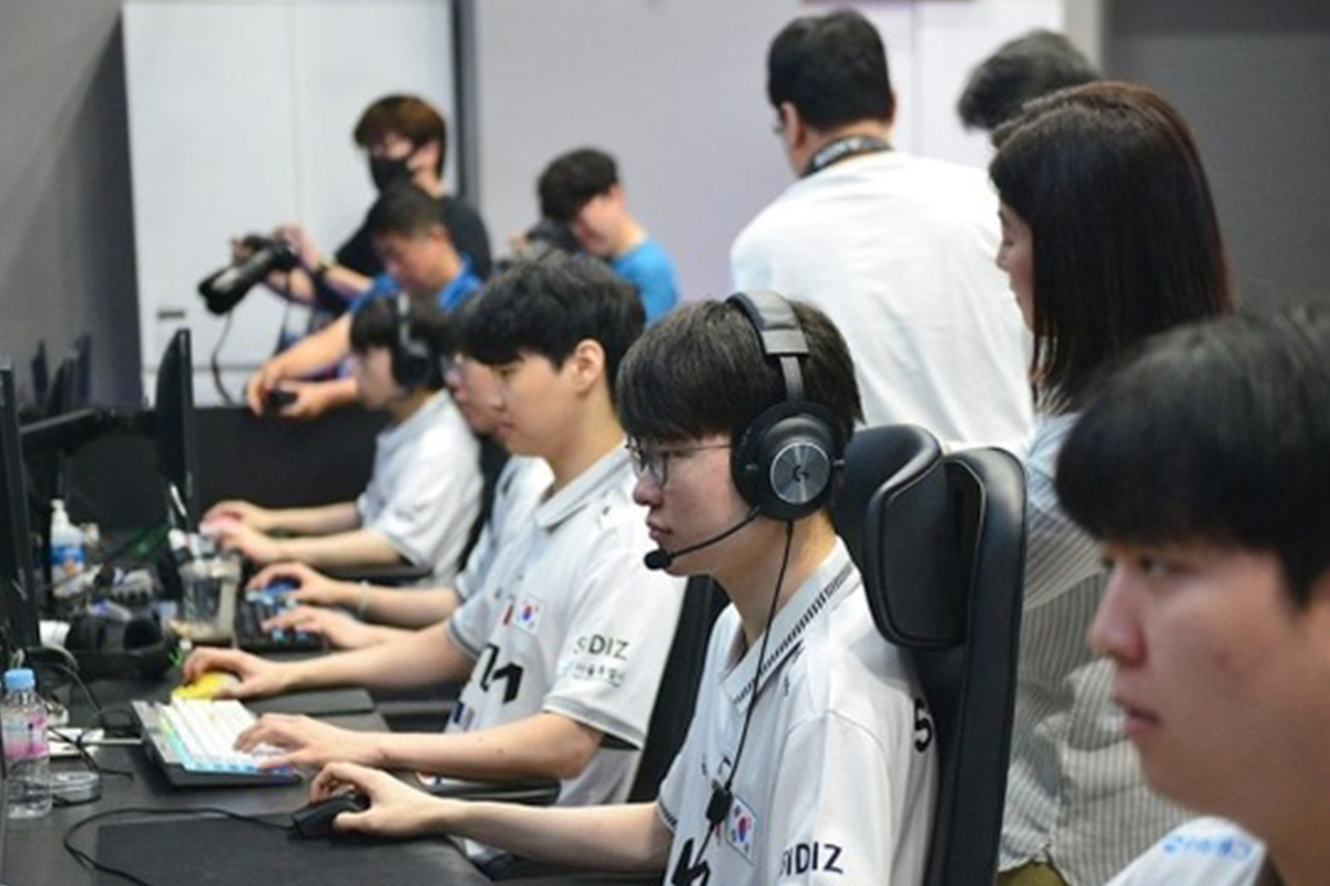 LMHT: kkOma hé lộ lịch trình luyện tập dày đặc của đội tuyển Hàn Quốc, fan cảm thấy lo ngại cho Faker