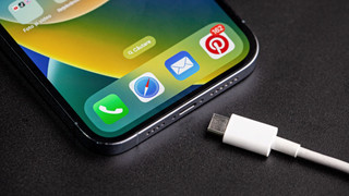 Apple để lộ dung lượng pin iPhone 15 series