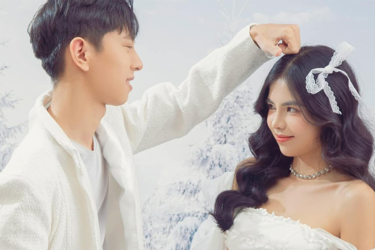 Mai Dora hé lộ thiệp cưới đậm chất LMHT, ngày đặc biệt nhất sắp đến