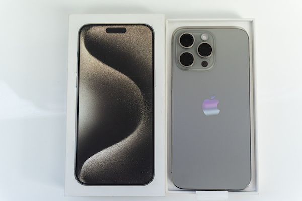 Review iPhone 15 Pro Max Titanium đầu tiên ở Việt Nam có giá lên đến 70 triệu đồng