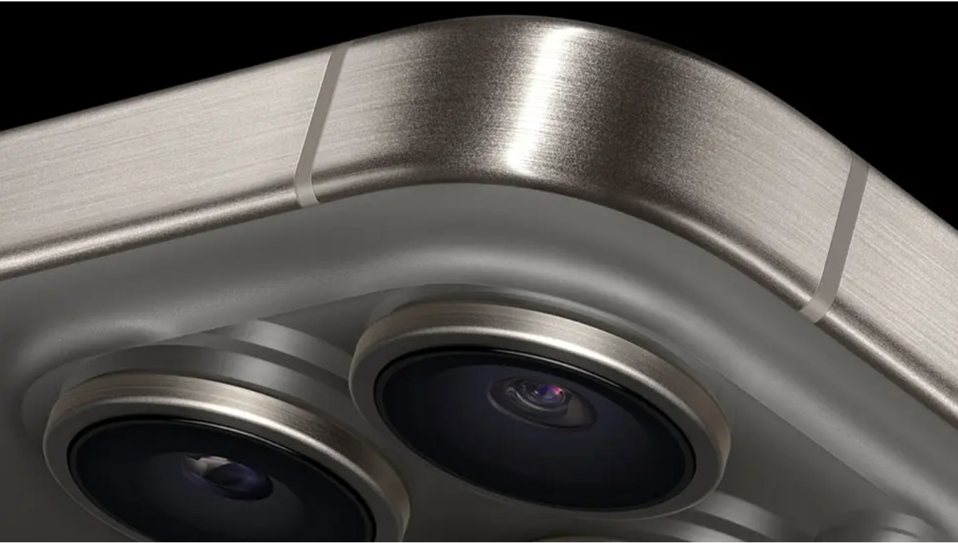 Khung viền titan trên iPhone 15 Pro/ Pro Max tự chuyển màu sau một thời gian ngắn sử dụng