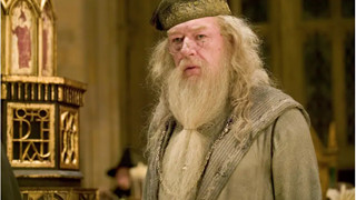 "Thầy Dumbledore" Michael Gambon qua đời ở tuổi 82