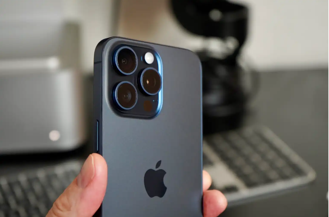 Vấn đề quá nhiệt trên iPhone 15 Pro không được khắc phục sau khi cập nhật lên iOS 17.0.3 