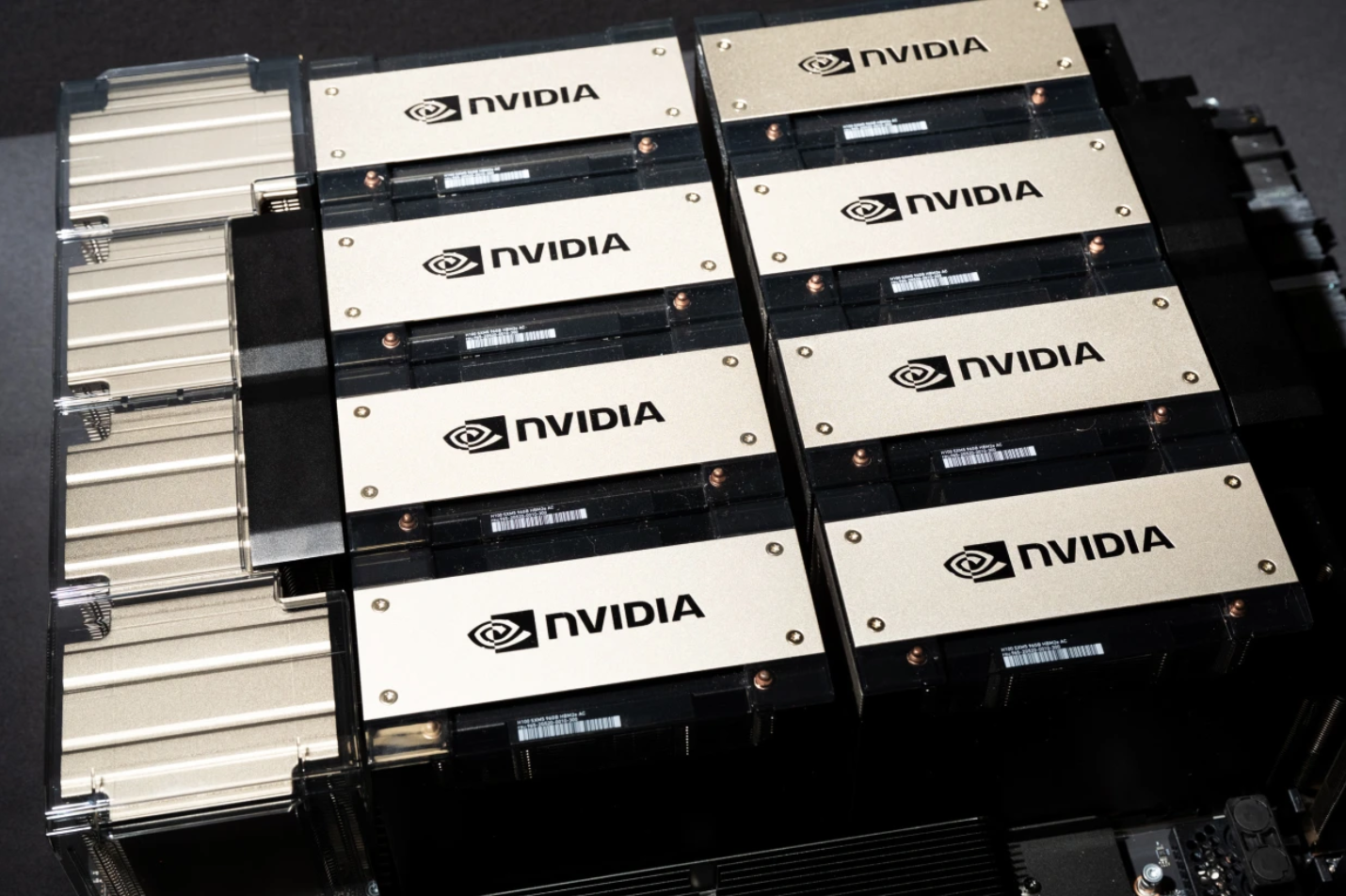 Mỹ siết chặt lệnh cấm xuất khẩu chip AI sang Trung Quốc 