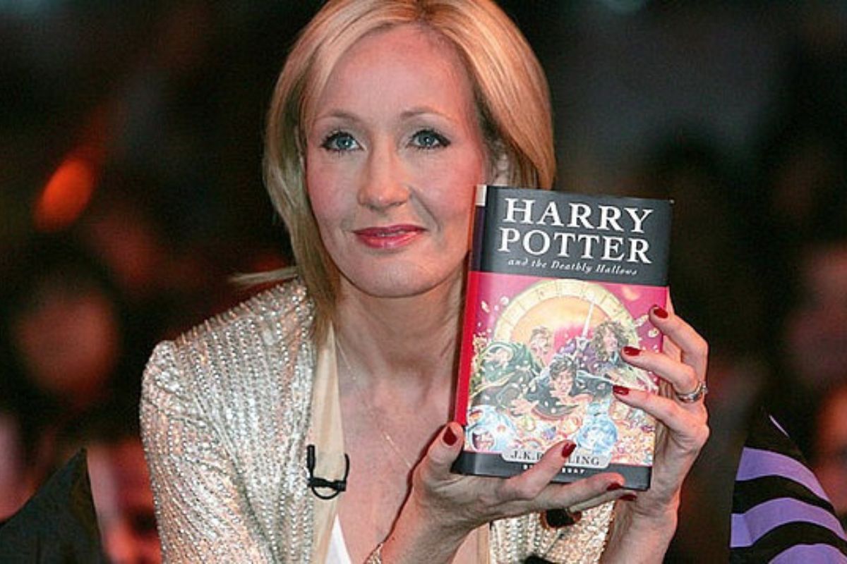J.K. Rowling: Tác giả bộ truyện Harry Potter khiến fan tức giận bởi phát ngôn kỳ thị giới tính