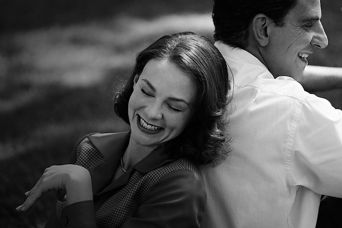 Maestro: Bộ phim tiểu sử về Leonard Bernstein tung trailer hé lộ nhiều thông tin mới