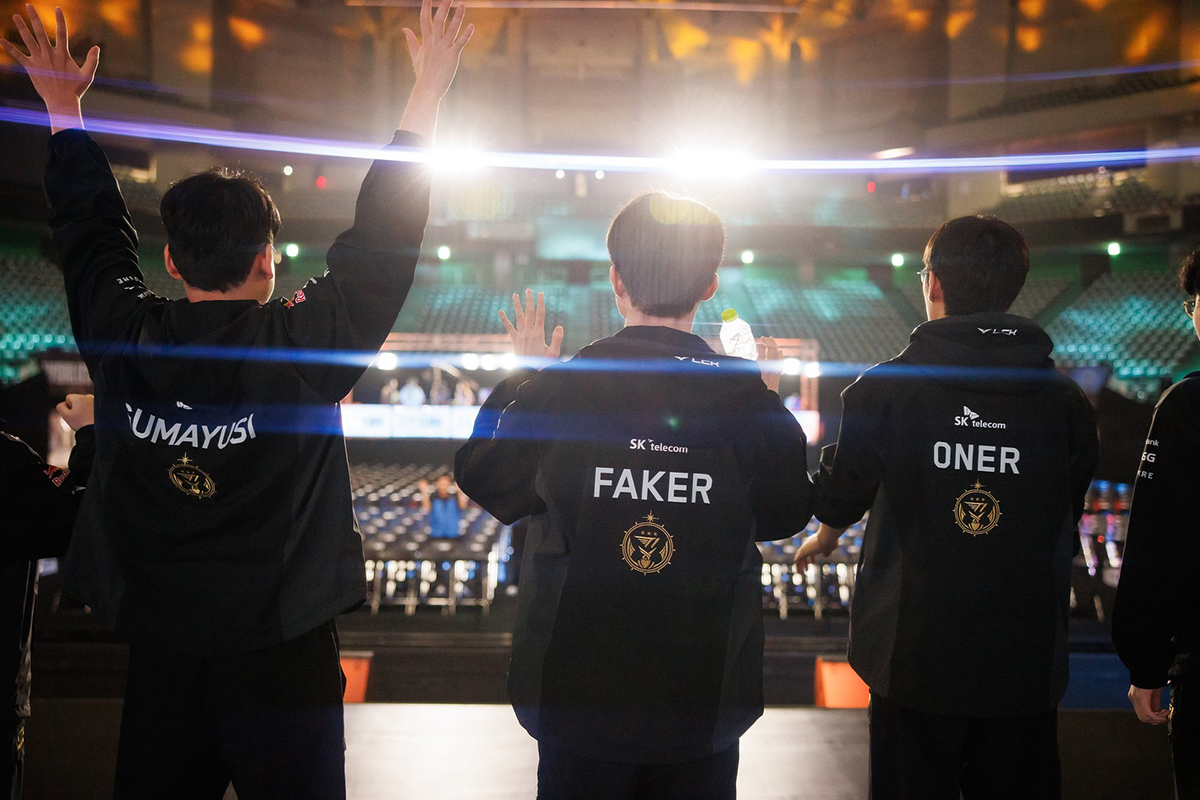 LMHT: BLV nổi tiếng chia có chia sẻ đau lòng về tương lai của đội hình T1 hiện tại