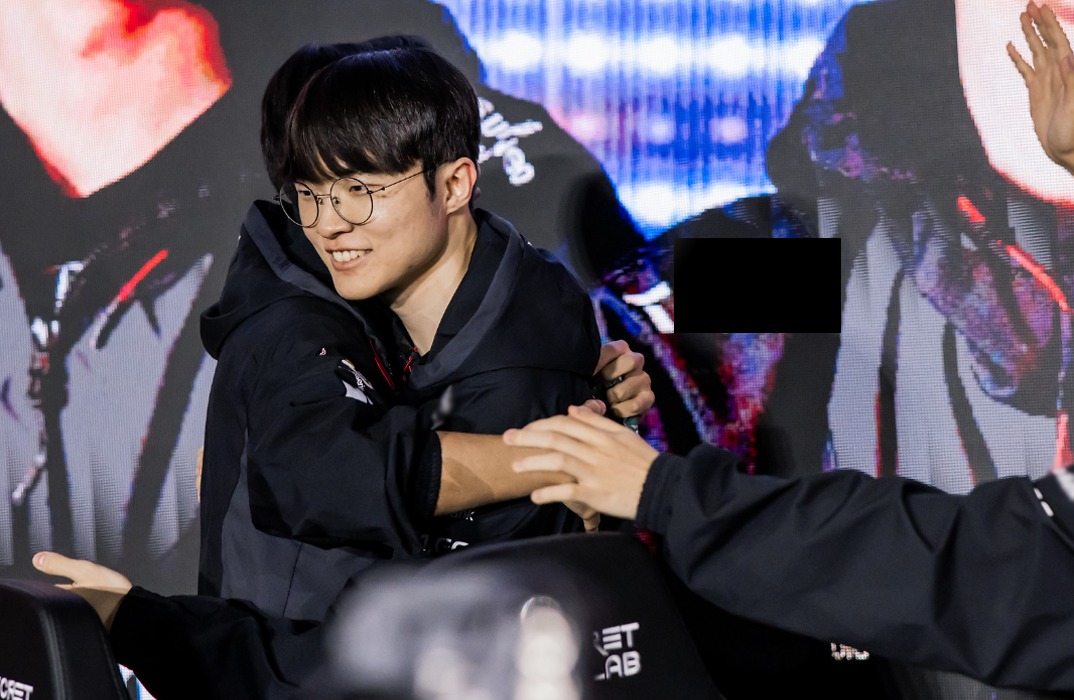 LMHT: Faker múa Azir quá hay đến mức đối thủ cũng phải dành lời ngợi khen trong nước mắt