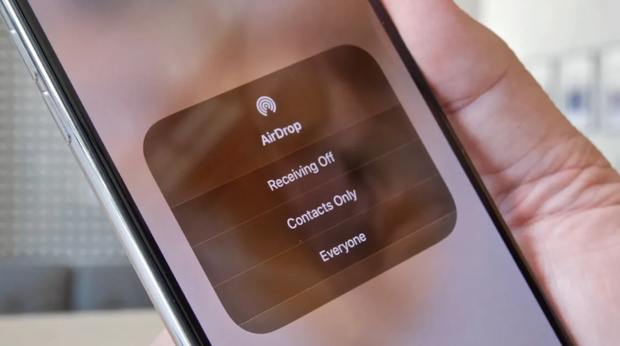 Xu hướng tìm người yêu mới bằng AirDrop khiến dân mạng trầm trồ