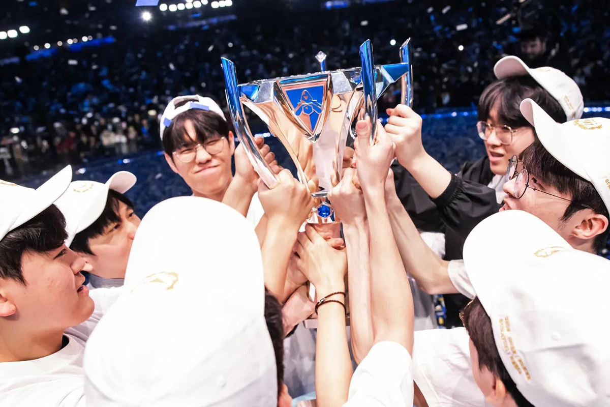 LMHT: T1 chiến thắng quá cảm xúc đến cả Tổng thống Hàn Quốc cũng phải gửi lời chúc mừng