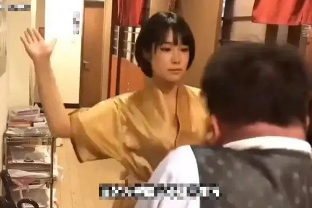 Nhà hàng bất ngờ nổi tiếng vì ra mắt loại hình dịch vụ tát khách hàng