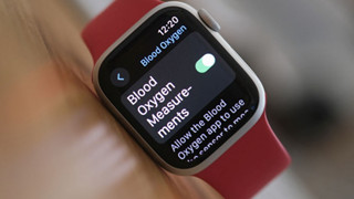 CEO Masimo khẳng định cảm biến đo nồng độ oxy trên Apple Watch không chính xác
