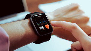 FDA cảnh báo người dùng không nên sử dụng đồng hồ thông minh để theo dõi lượng đường trong máu