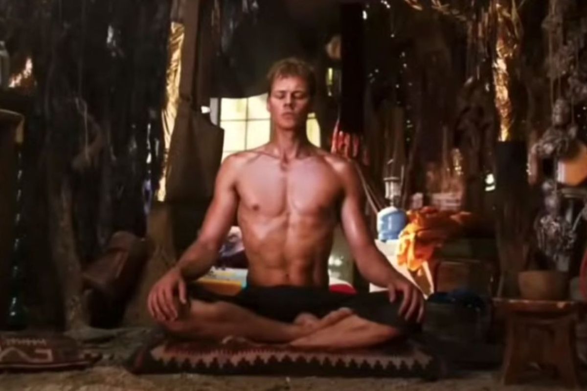 Boy Kills World tung trailer hé lộ màn trả thù đầy tính hành động của Bill Skarsgård 