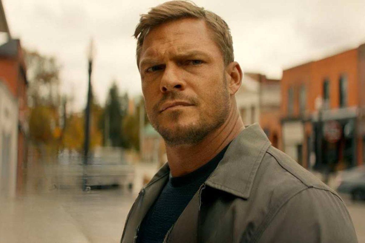 Reacher Mùa 3 Hé Lộ Cái Nhìn Đầu Tiên Về Phim Với Alan Ritchson Trong Những Bức Hình Mới
