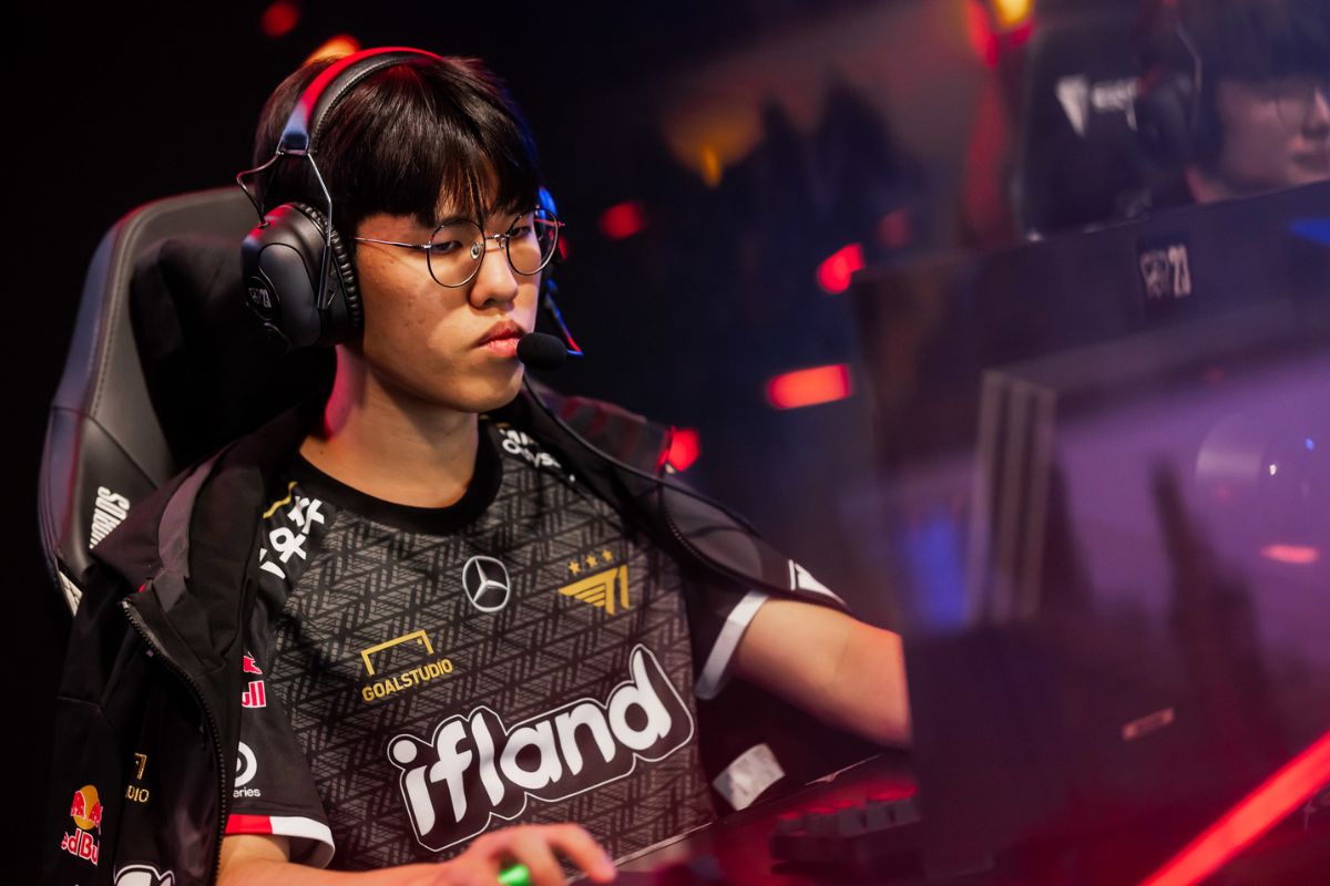 Trang Phục CKTG Của T1 Oner Có Thể Có Một Tương Tác Với Tuyển Thủ Huyền Thoại Của SKT