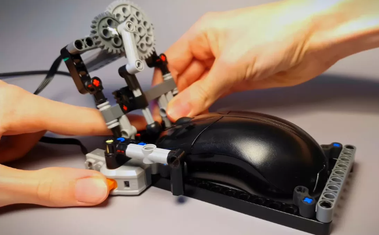YouTube Build Thành Công Thiết Bị Nhấp Chuột Tự Động Nhanh Nhất Thế Giới từ Lego