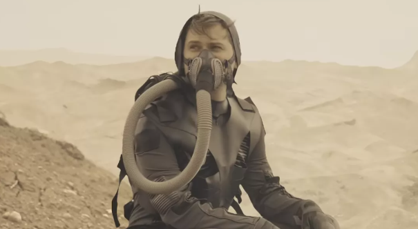 YouTuber Hiện Thực Hoá Bộ Sa Phục Trong Phim 'Dune', Có Thể Tái Chế Chất Thải Từ Cơ Thể Thành Nước