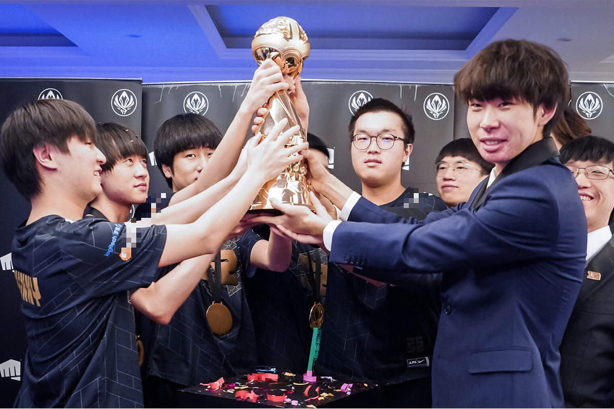 LMHT: RNG lại vướng vào lùm xùm nợ lương, ép tuyển thủ giải nghệ để cắt giảm chi phí