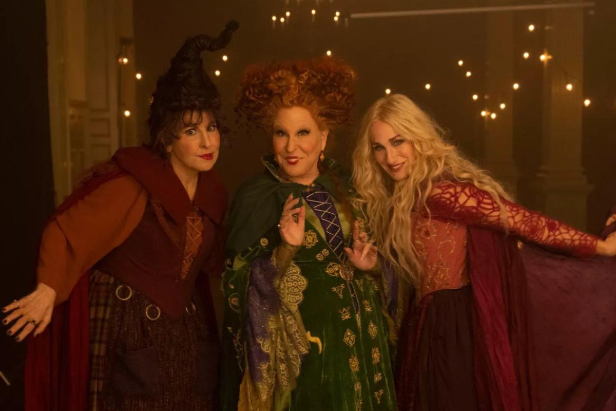 Nữ Diễn Viên Bette Midler Chia Sẻ Về Việc Chờ Đợi Hocus Pocus 3 Đi Vào Sản Xuất