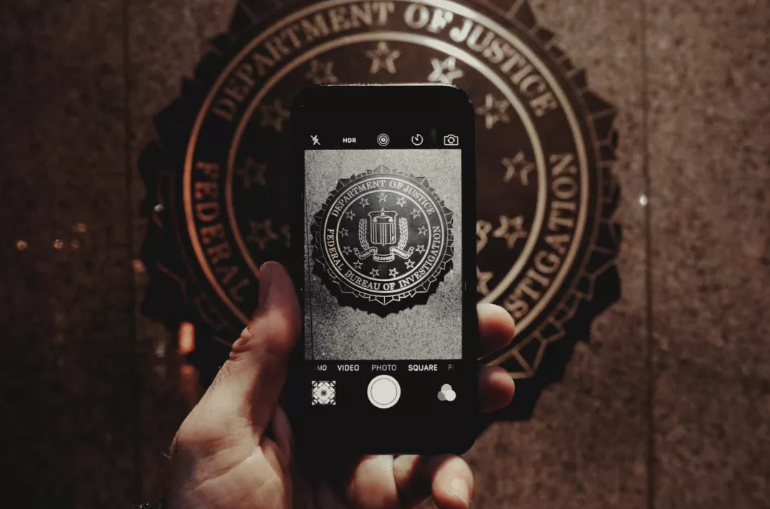 FBI Bẻ Khóa Điện Thoại của Nghi Phạm Ám Sát Hụt Donald Trump trong Hai Ngày