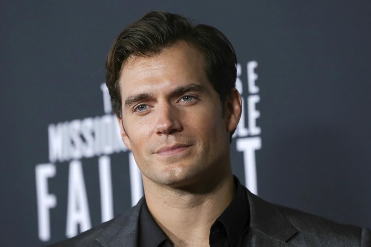 Henry Cavill Sắp Làm Đạo Diễn Cho Bộ Phim Chuyển Thể Từ Thương Hiệu Game Warhammer 40K