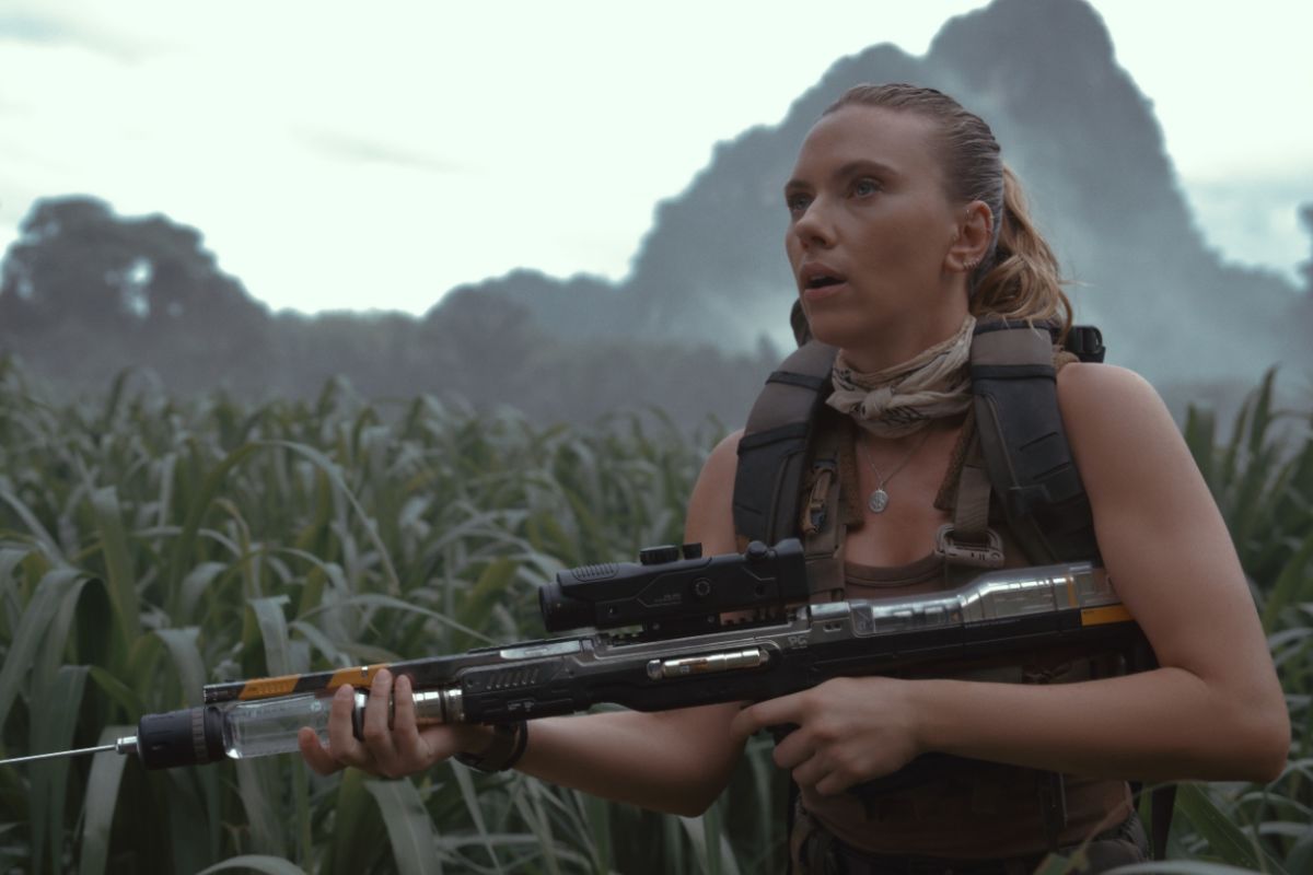 Đạo Diễn Gareth Edwards Hé Lộ Những Nguy Hiểm Trên Phim Trường Jurassic World Rebirth 