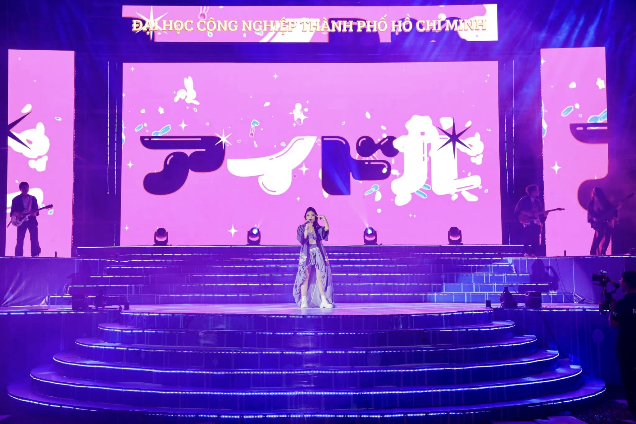 Bất ngờ: Ca khúc anime "Idol" vang lên trong lễ khai giảng đại học!