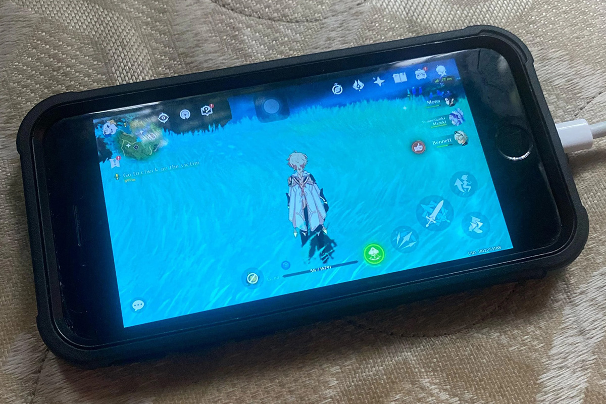 Một nam game thủ chơi Genshin Impact trên iPhone 8 khiến cộng đồng hoang mang cực độ