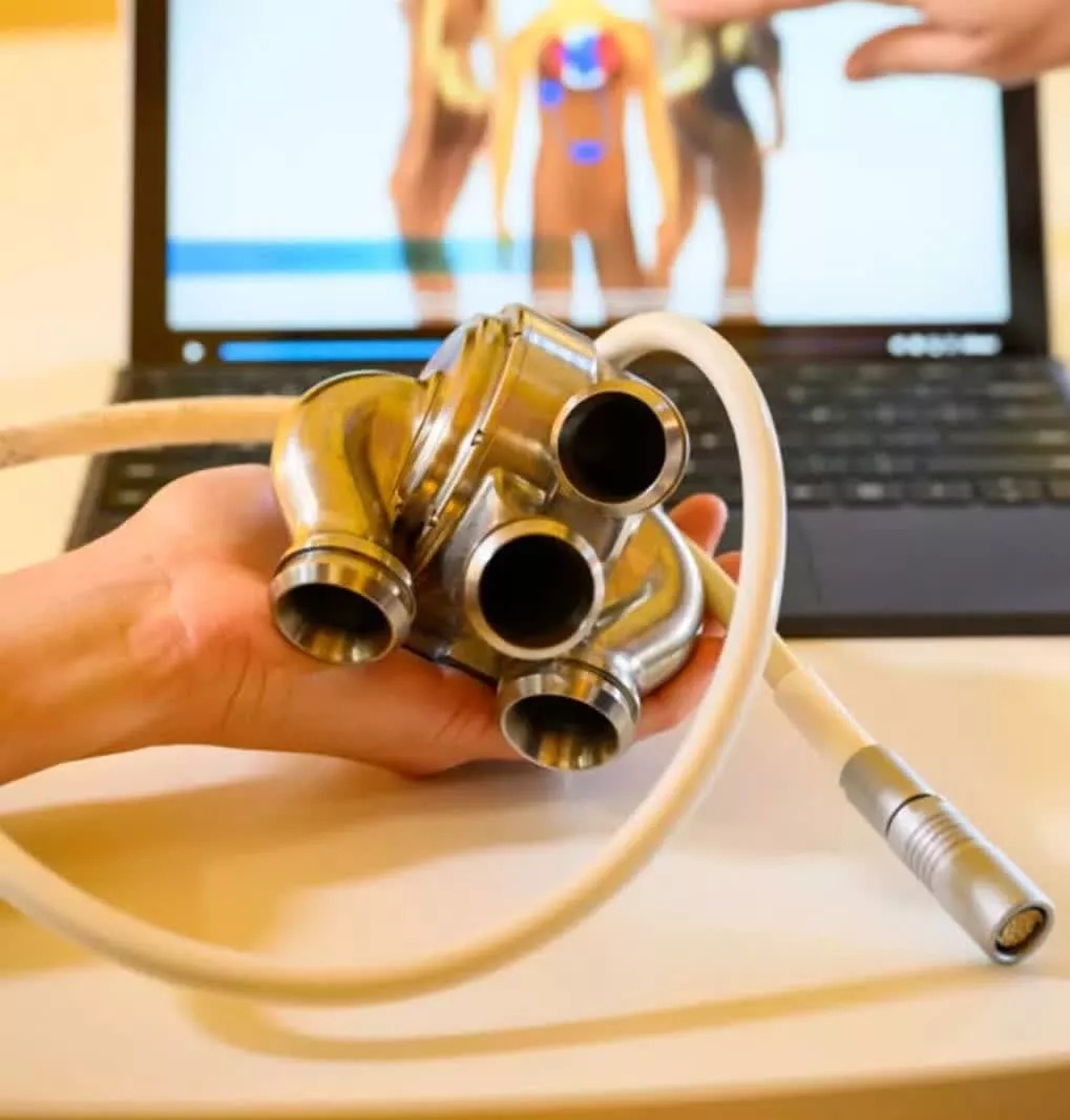 Người đàn ông Úc đầu tiên trên thế giới xuất viện với trái tim bằng Titan