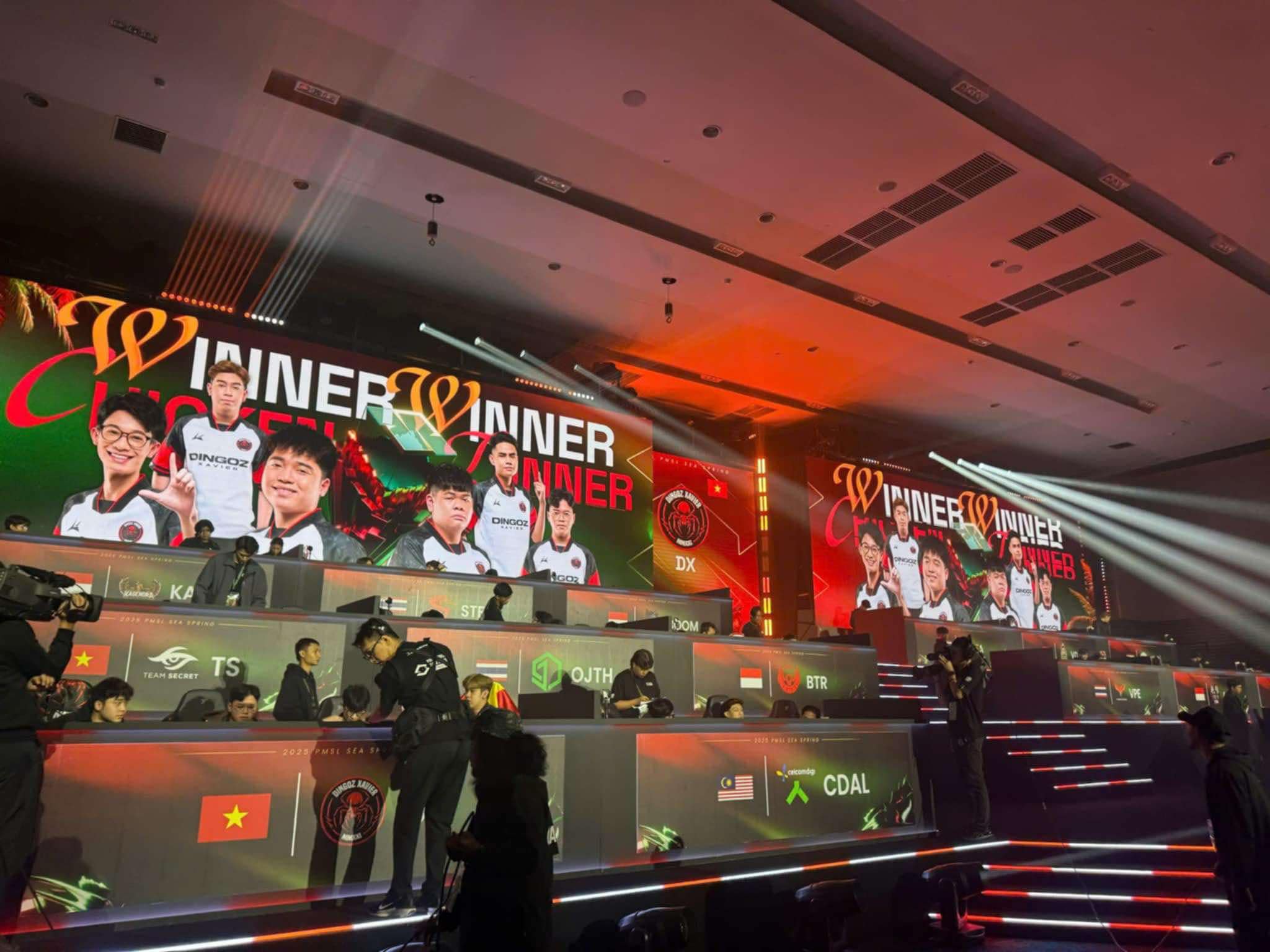 Đại Diện PUBG Mobile Việt Nam "Vượt Mức Pickleball" Với 3 WWCD Trong Ngày Thi Đấu Đầu Tiên - Thống Lĩnh Top 1 Bxh, Tiến Sát Ngôi Vô Địch  