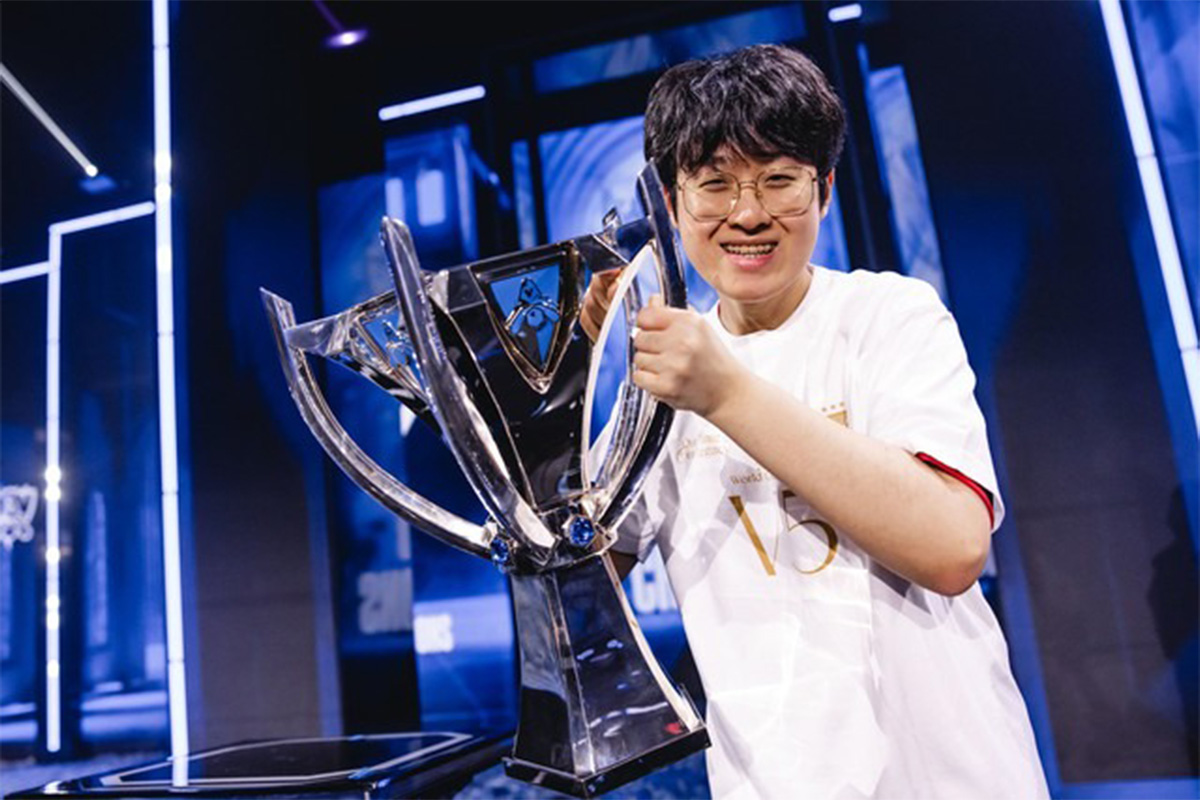 LMHT: Một loạt KOLs, streamer Việt Nam bất ngờ bị chỉ trích và yêu cầu xin lỗi Zeus