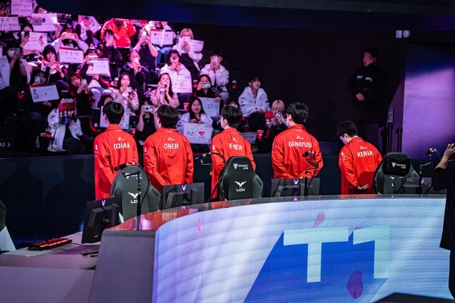 LMHT: Một loạt đội tuyển LCK học theo cách T1 đưa Gumayusi xuống dự bị