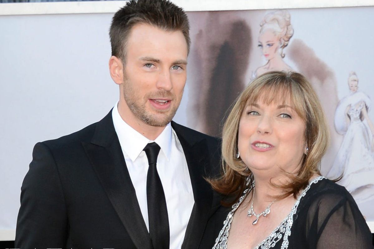 Chris Evans Vắng Mặt Tại Liên Hoan Phim Cannes Để Dự Sinh Nhật Mẹ 70 Tuổi