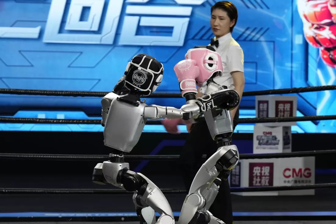 Giải đấu robot võ thuật hình người đầu tiên trên thế giới được Trung Quốc tổ chức
