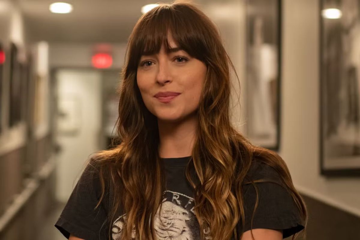 Dakota Johnson thẳng thắn chỉ trích Hollywood Cứ Mãi Làm Lại Phim Cũ