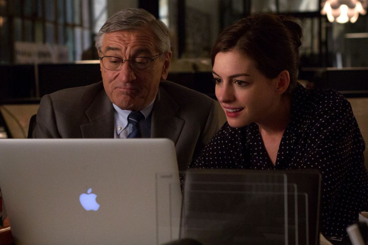 Bộ Phim Hài Kịch "The Intern" Của Robert De Niro Lên Vị Trí Số 1 Trên Netflix