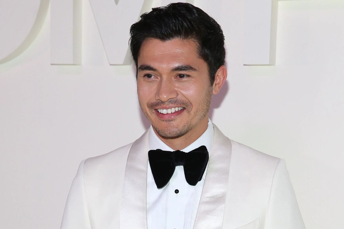 Sao Nam Henry Golding Nói Rằng Vào Vai James Bond Là Cơn Ác Mộng Của Mọi Diễn Viên